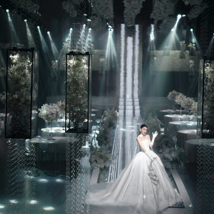 幻镜中,每步都生着辉